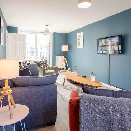 Gatwick Place - 4 Bed 2 Bath Self Contained House With Private Garden Хорли Экстерьер фото