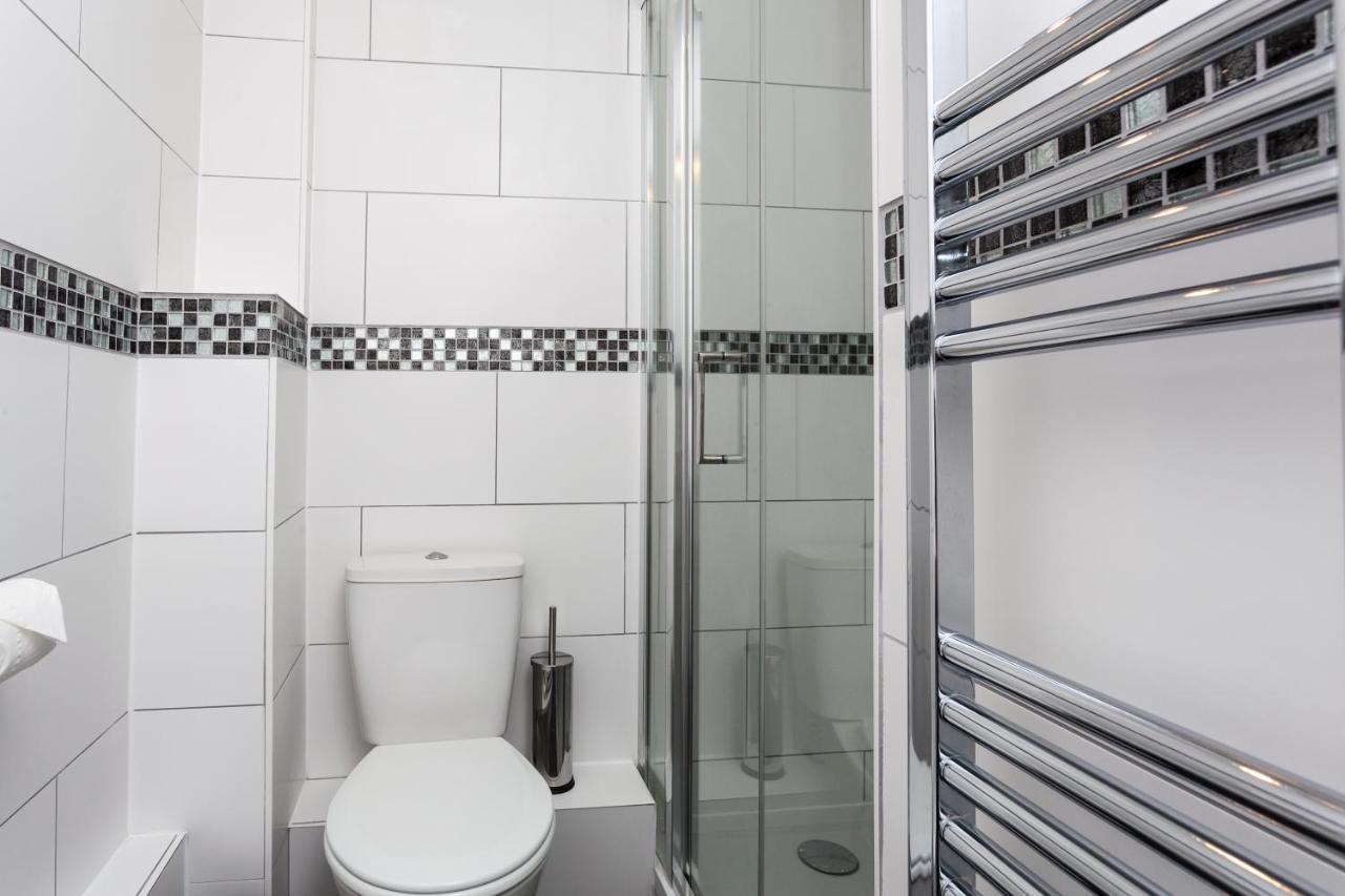 Gatwick Place - 4 Bed 2 Bath Self Contained House With Private Garden Хорли Экстерьер фото