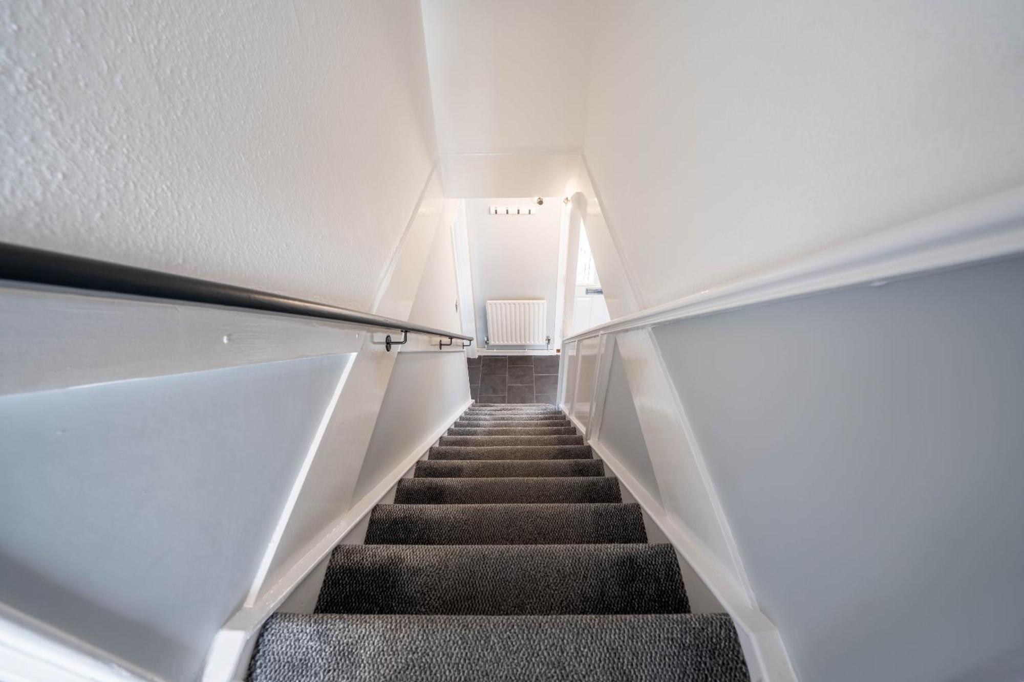 Gatwick Place - 4 Bed 2 Bath Self Contained House With Private Garden Хорли Экстерьер фото