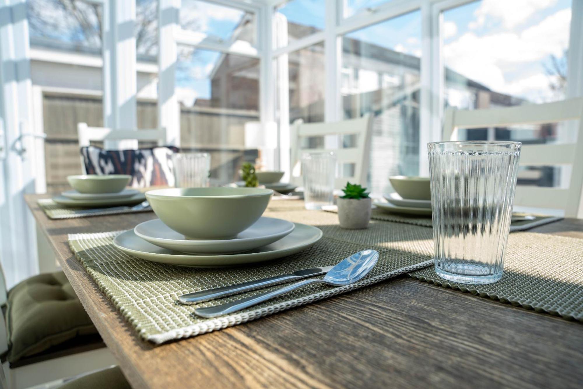 Gatwick Place - 4 Bed 2 Bath Self Contained House With Private Garden Хорли Экстерьер фото