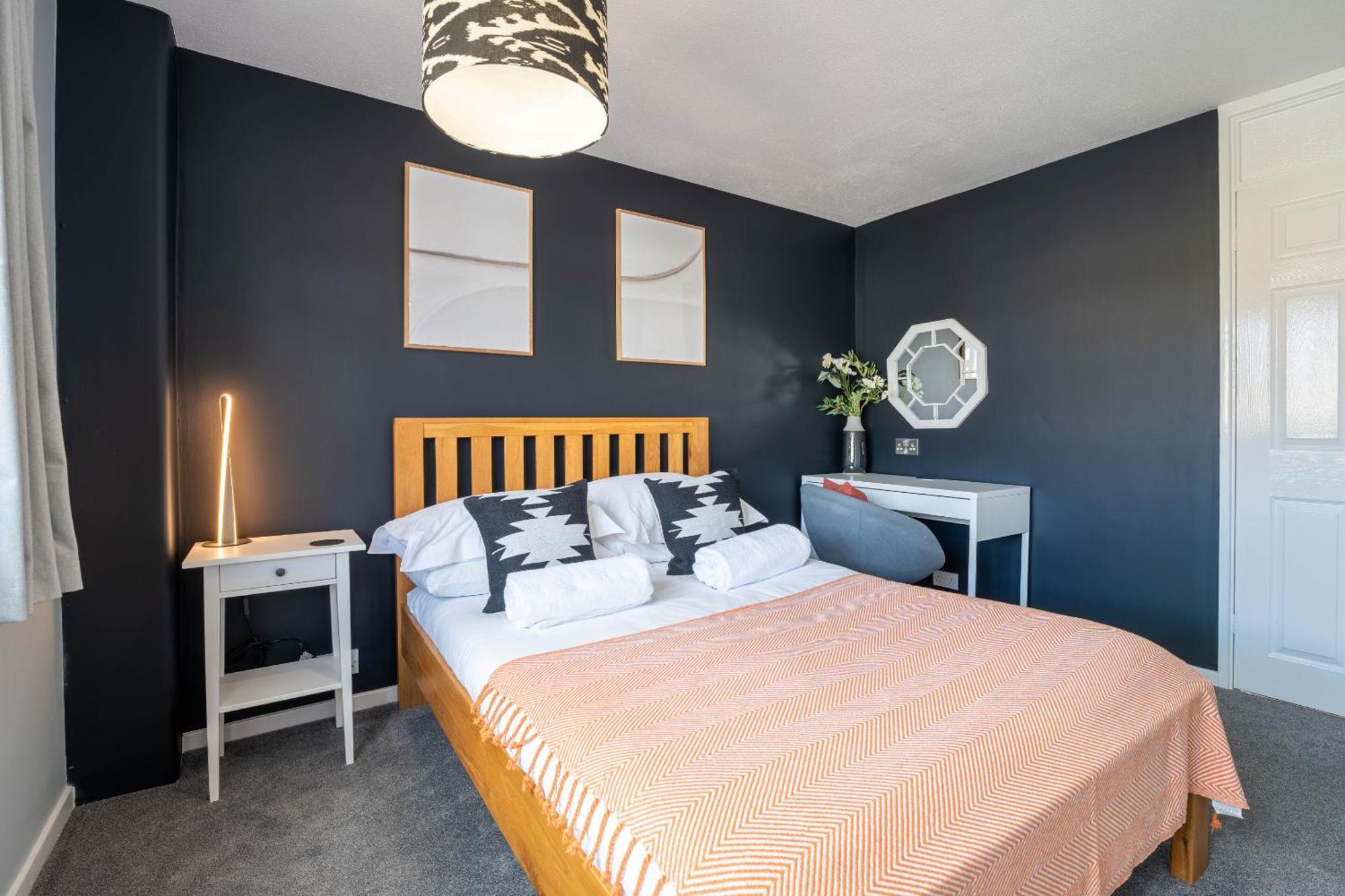 Gatwick Place - 4 Bed 2 Bath Self Contained House With Private Garden Хорли Экстерьер фото