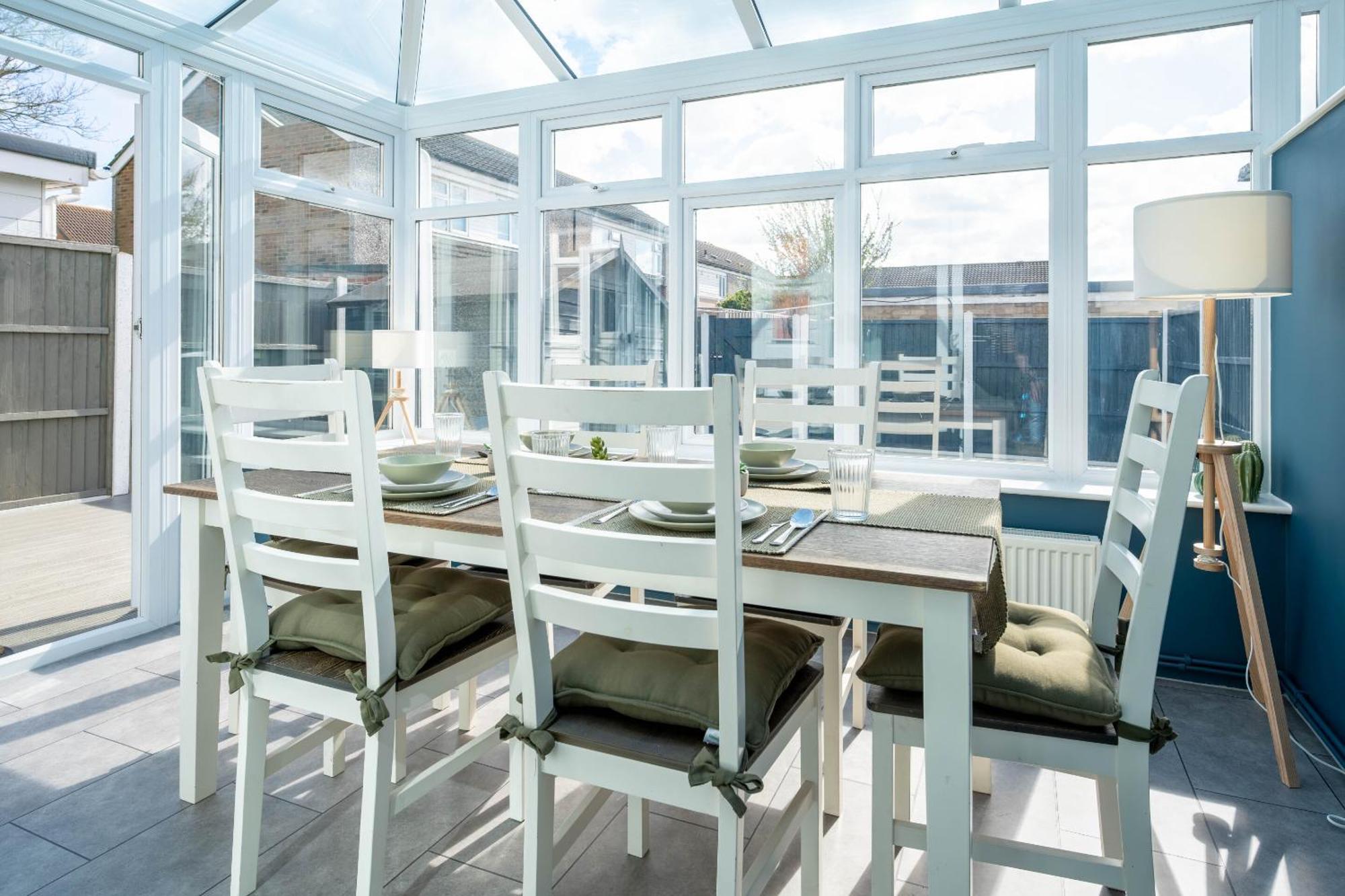 Gatwick Place - 4 Bed 2 Bath Self Contained House With Private Garden Хорли Экстерьер фото