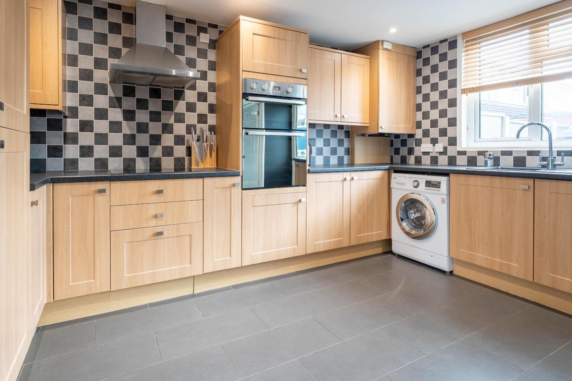 Gatwick Place - 4 Bed 2 Bath Self Contained House With Private Garden Хорли Экстерьер фото