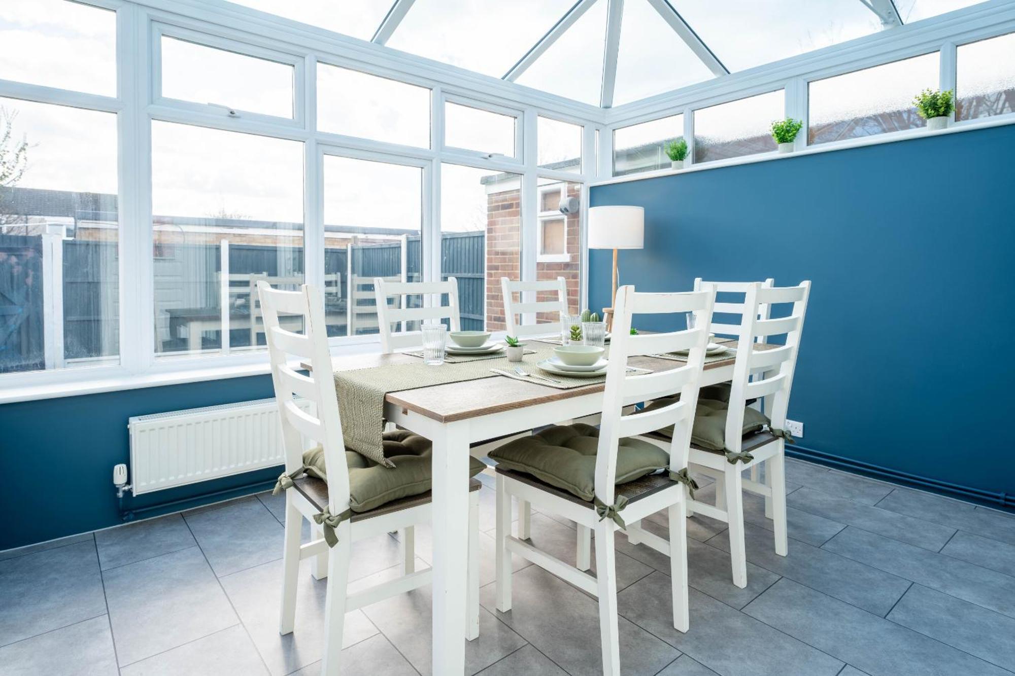 Gatwick Place - 4 Bed 2 Bath Self Contained House With Private Garden Хорли Экстерьер фото