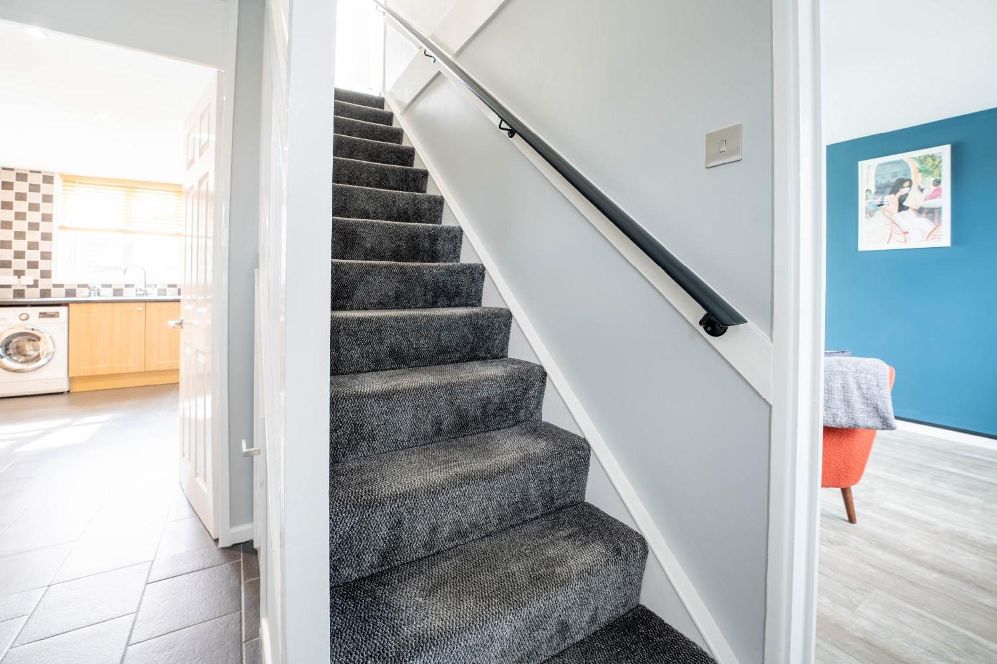 Gatwick Place - 4 Bed 2 Bath Self Contained House With Private Garden Хорли Экстерьер фото